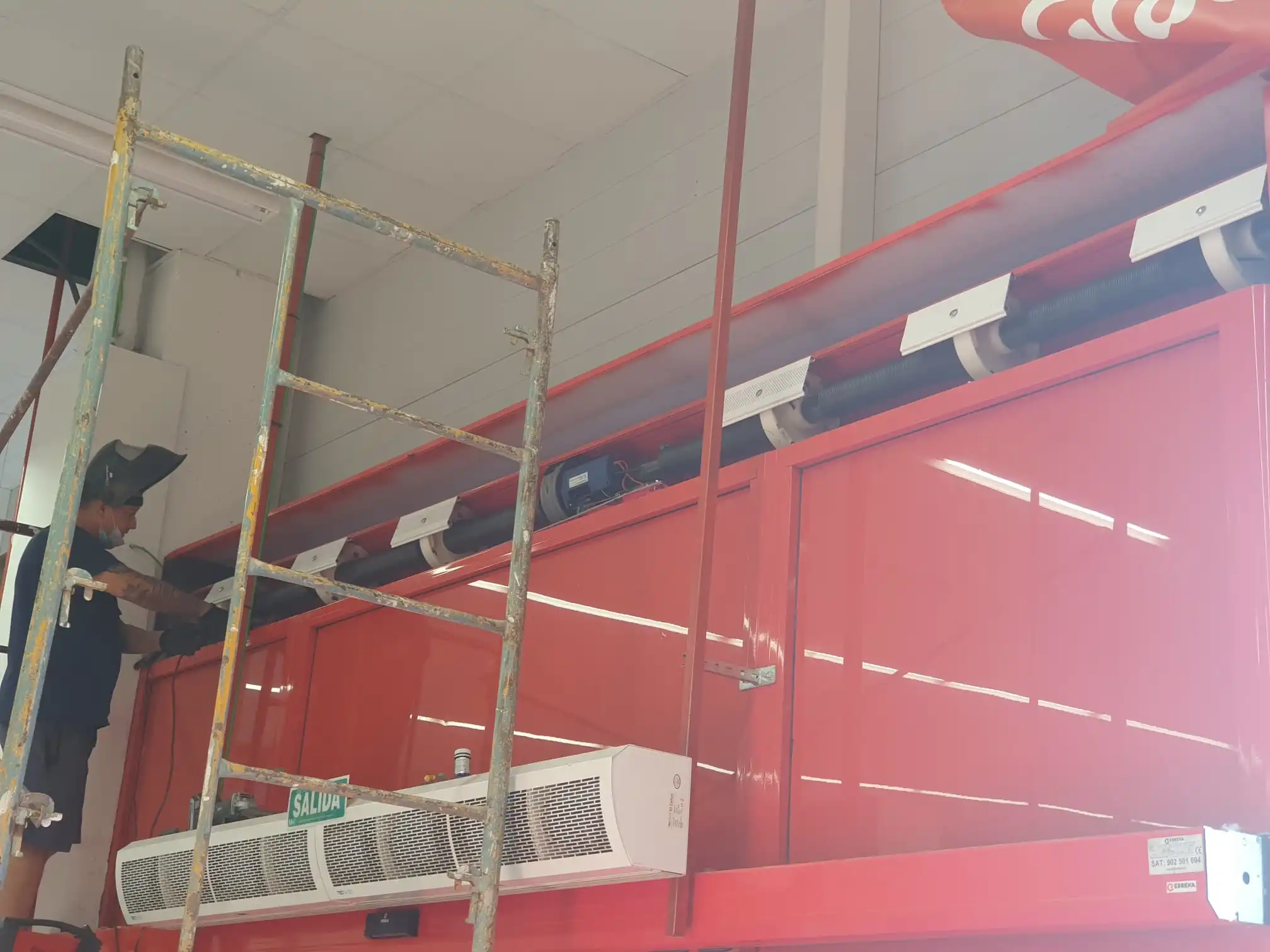 Empresa de reparacion de persianas metalicas en Cocentaina Motorización de persianas de comercio en Cocentaina